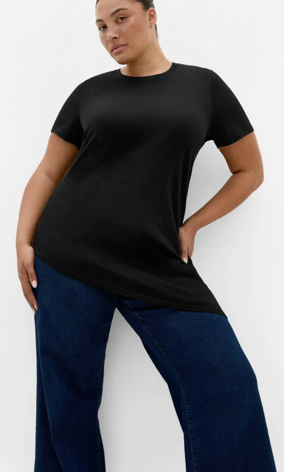 Angled Hem Cotton Tee - black