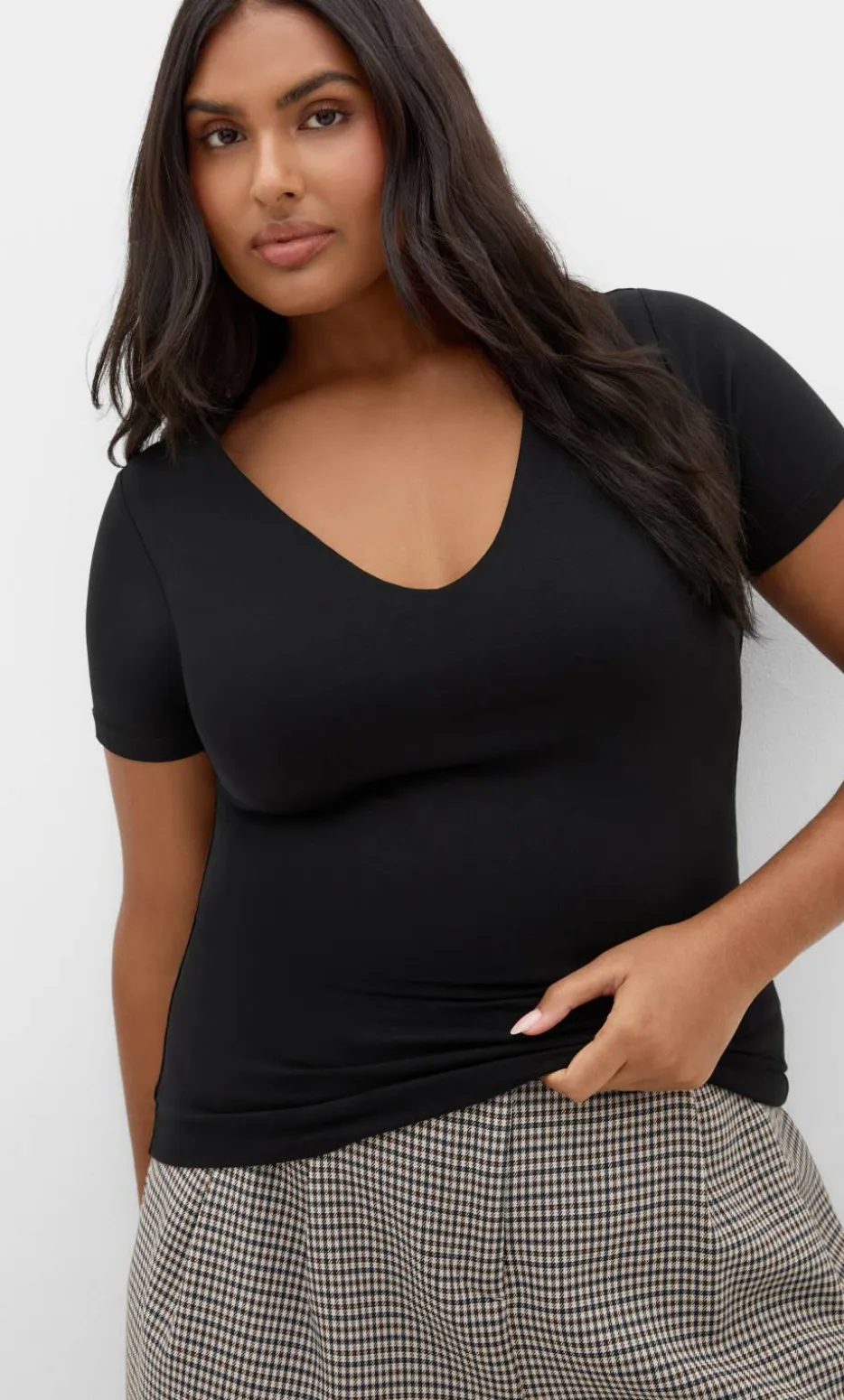 Anny V Neck Top - black