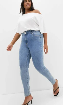 Asha Fit Ultra Skinny Leg Short Jean - light wash