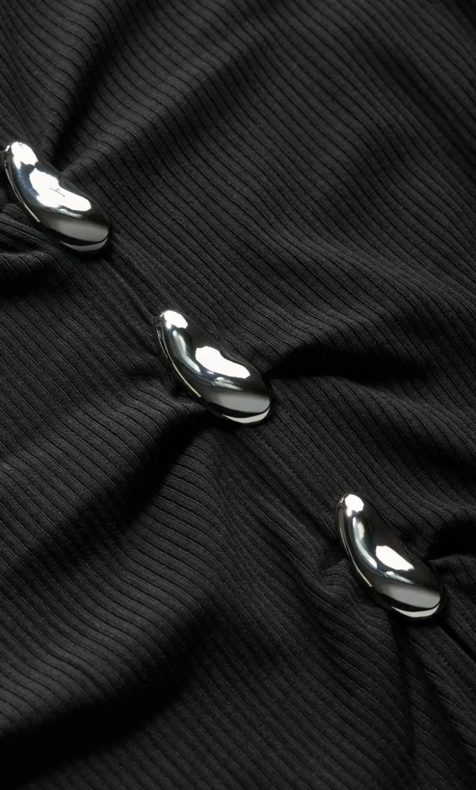 Bella Brooch Rib Top - black