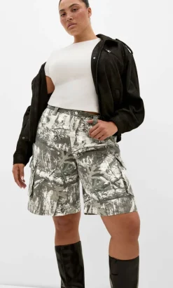 Camo Relaxed Cotton Cargo Jort - khaki wash
