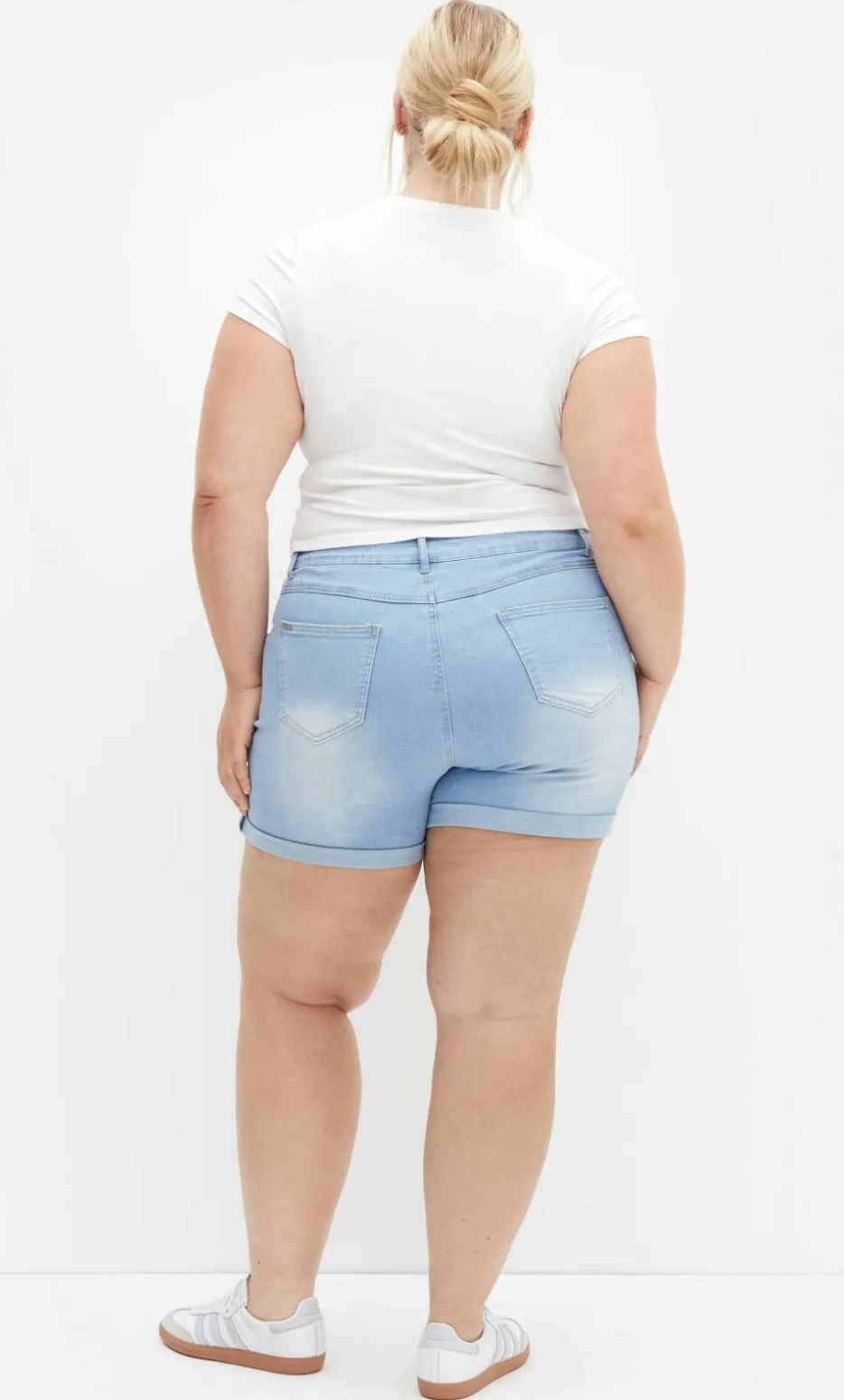 Clean Hi Waist Denim Short - light wash