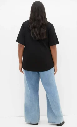 Curved Hem Lip Tee - black