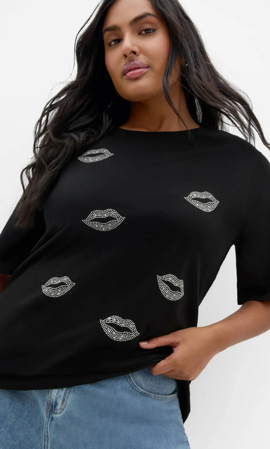 Curved Hem Lip Tee - black