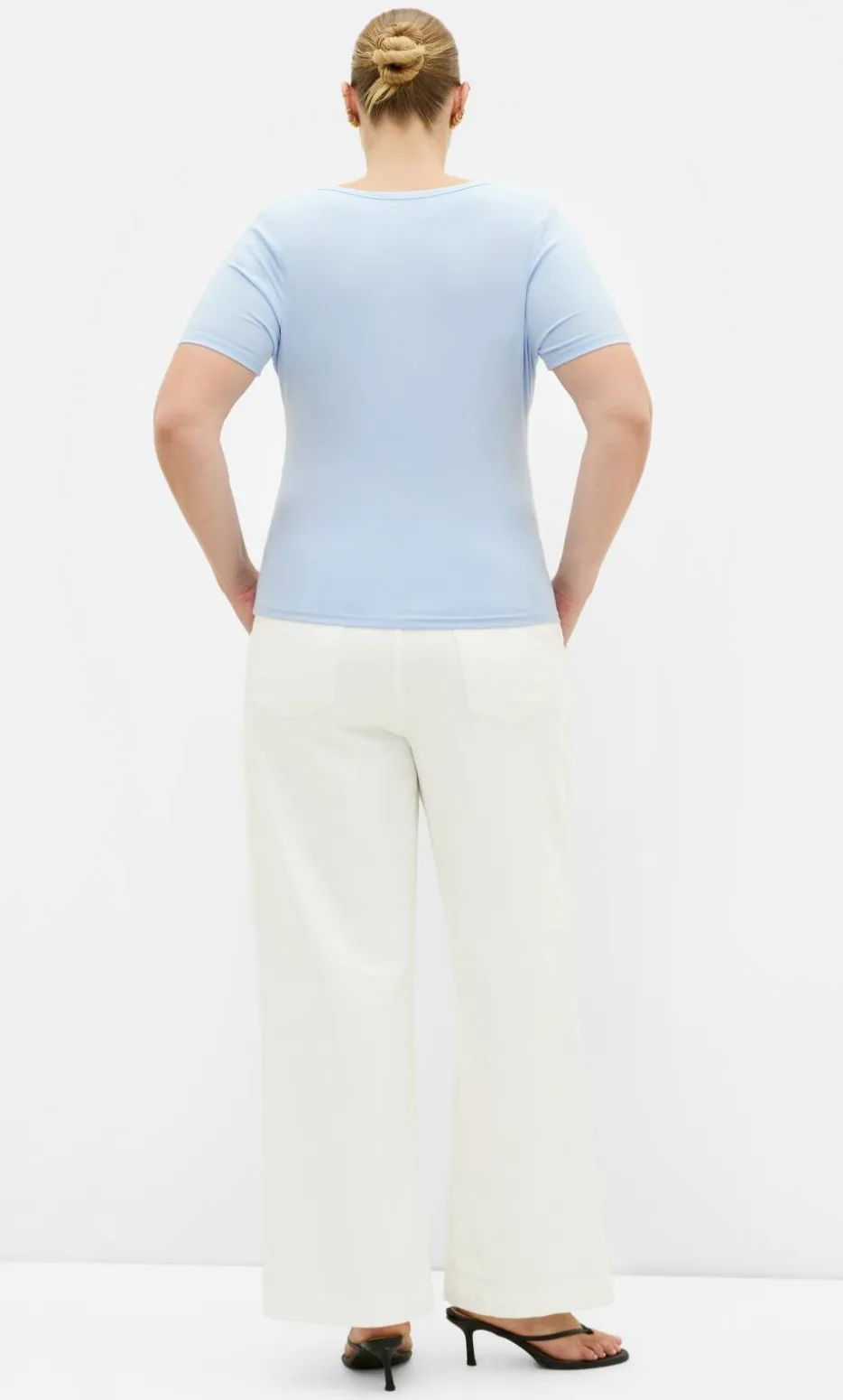 Everyday Scoop Tee - ice blue