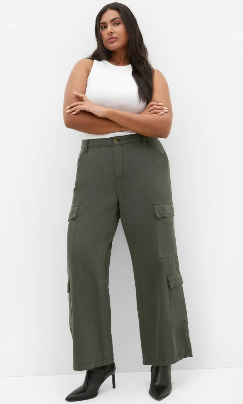 Harley Fit Ali Cargo Wide Leg Short Jean - khaki