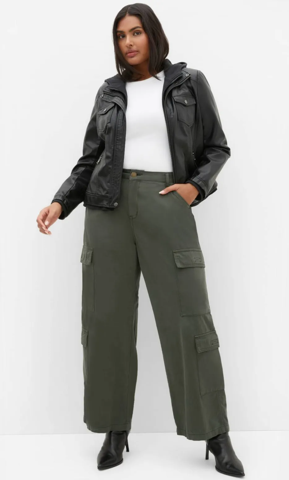 Harley Fit Ali Cargo Wide Leg Short Jean - khaki
