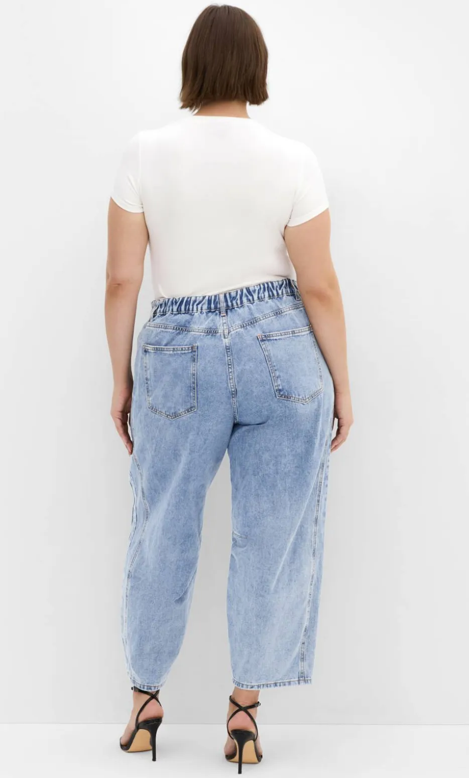 Harley Fit Cassie Barrel Leg Jean - mid wash