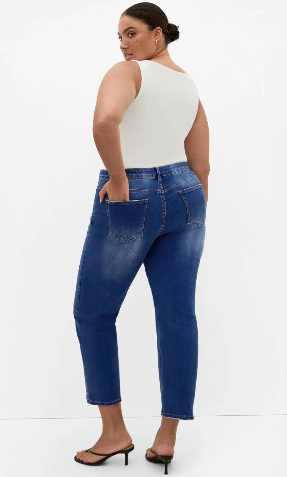 Harley Fit Dani Straight Leg Jean - mid wash