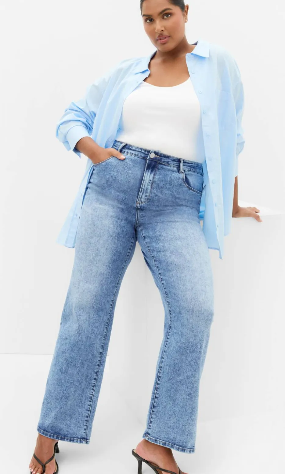 Harley Fit Ivy Straight Leg Regular Jean - mid wash