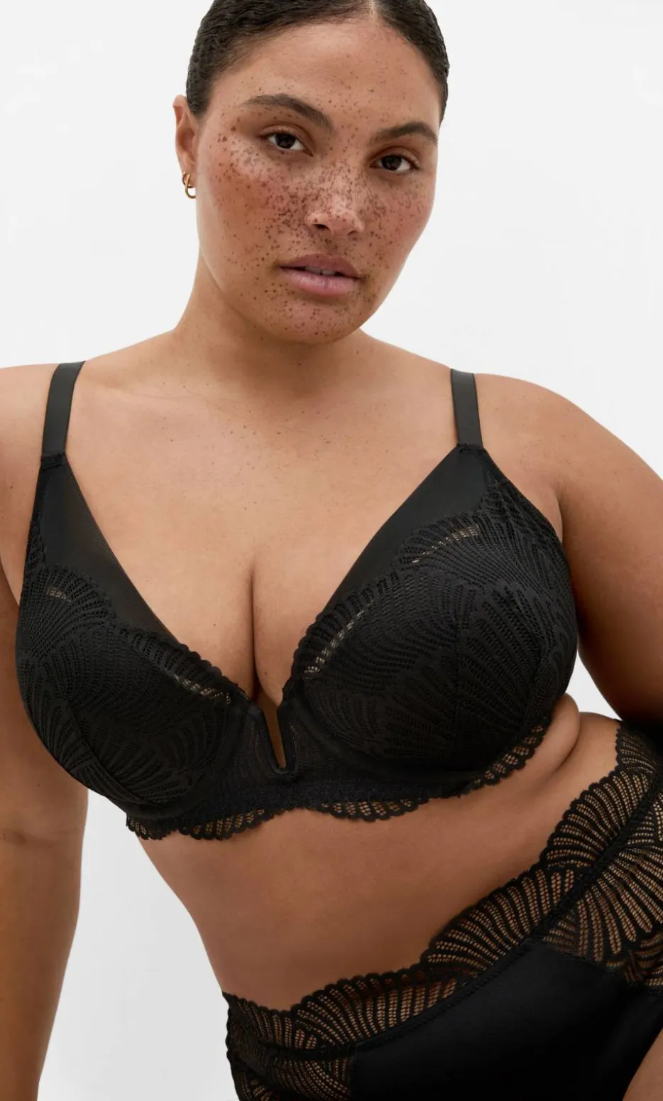 Lia Contour Plunge Lace Bra - black
