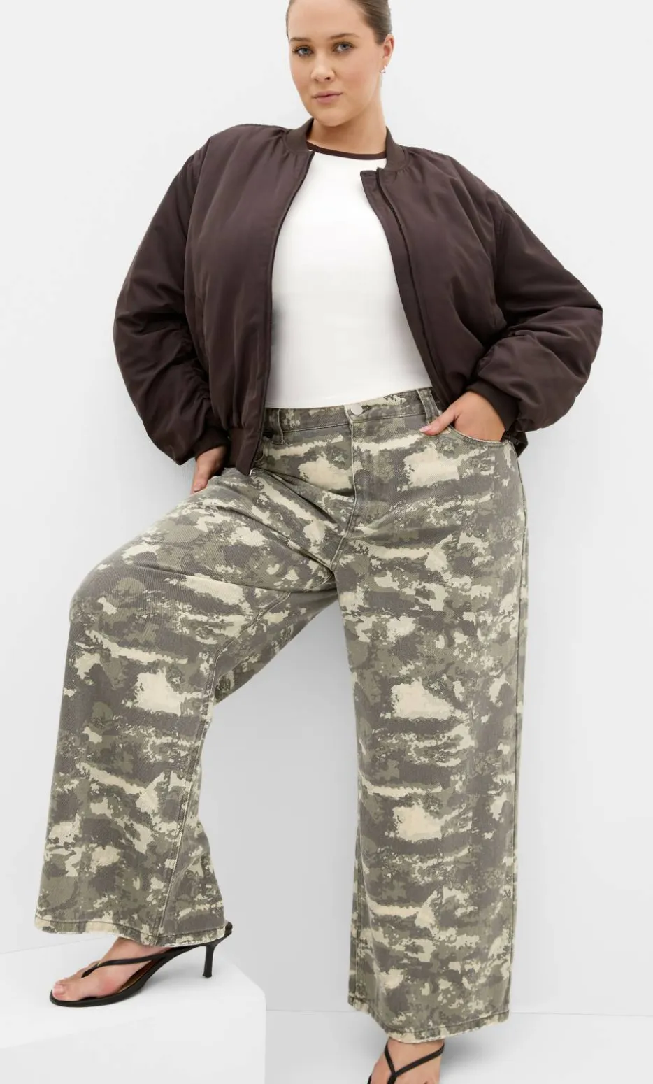 Olivia Camo Relaxed Cotton Jean - khaki wash