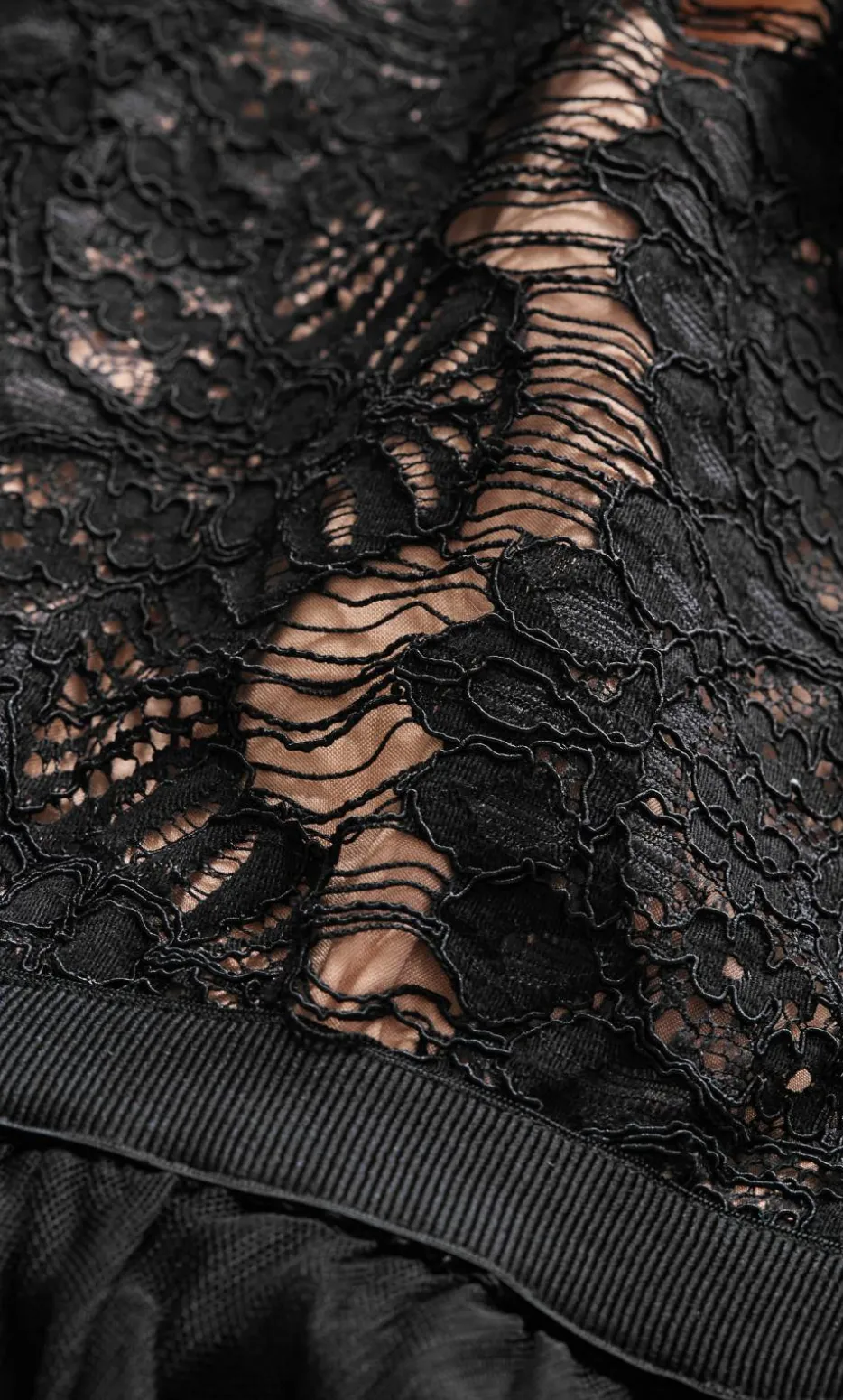 Rare Beauty Lace Maxi Dress - black
