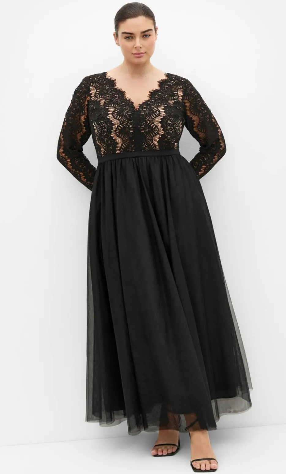 Rare Beauty Lace Maxi Dress - black