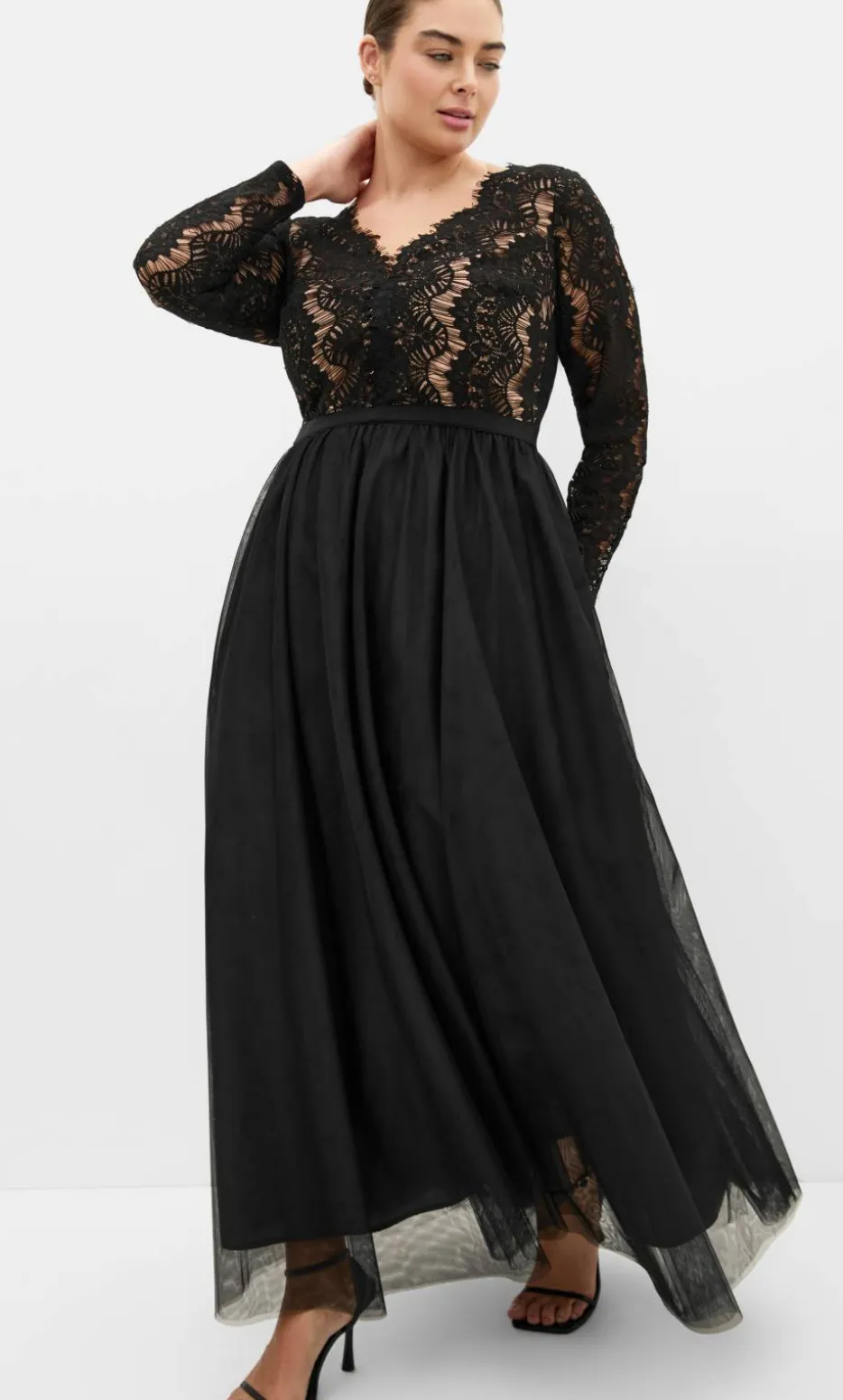 Rare Beauty Lace Maxi Dress - black