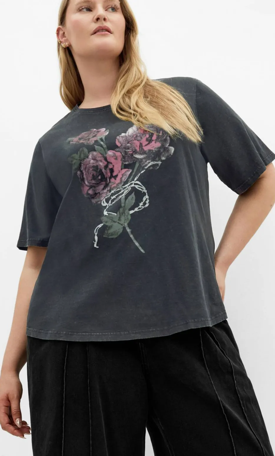 Ryan Rose Print Tee - grey wash