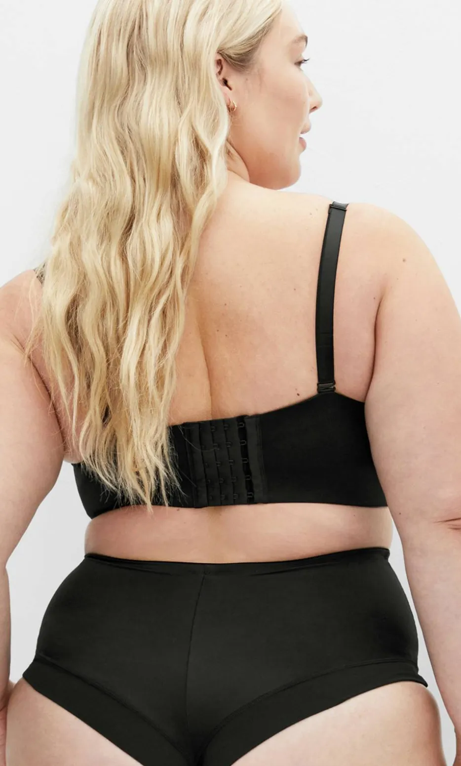 Shapely Plunge Bra - black