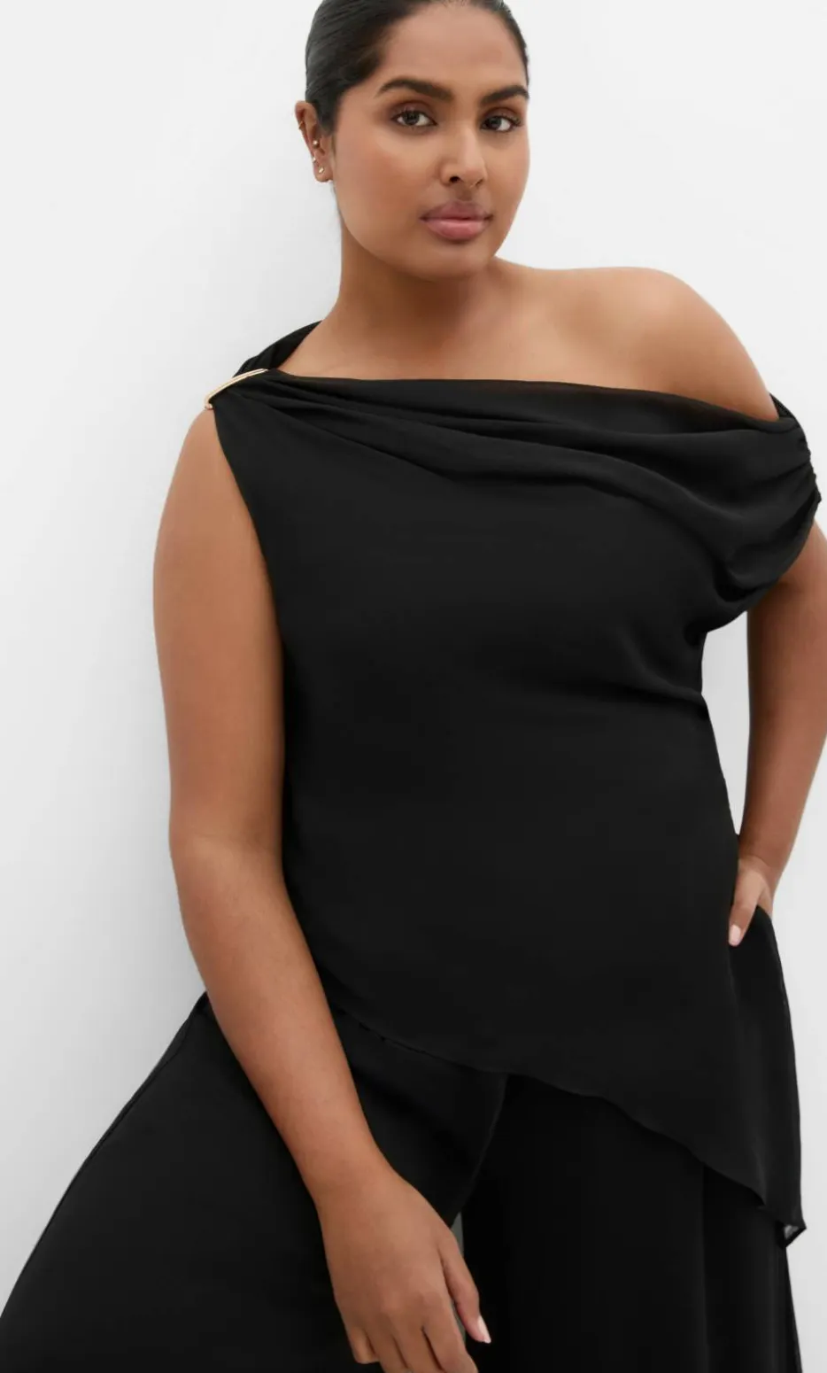Skyla Off Shoulder Top - black