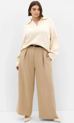 Star Alley Collared Jumper - milk