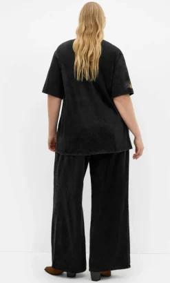 Western Soul Oversized Tee - black wash
